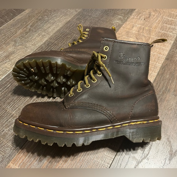Dr. Martens boots youth size 5 (fits women 7) - Picture 3 of 9